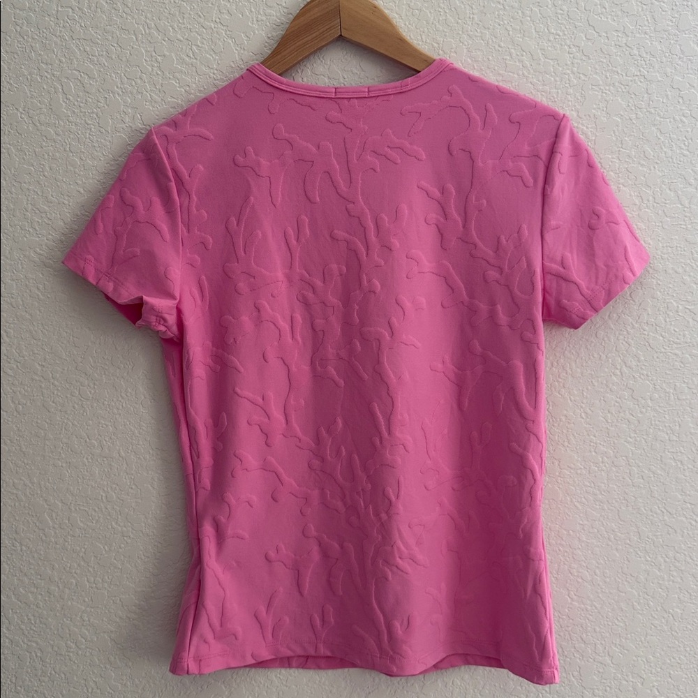 J Mclaughlin Signature Stretch Pink Embossed T-Shirt Size L - Picture 6 of 12